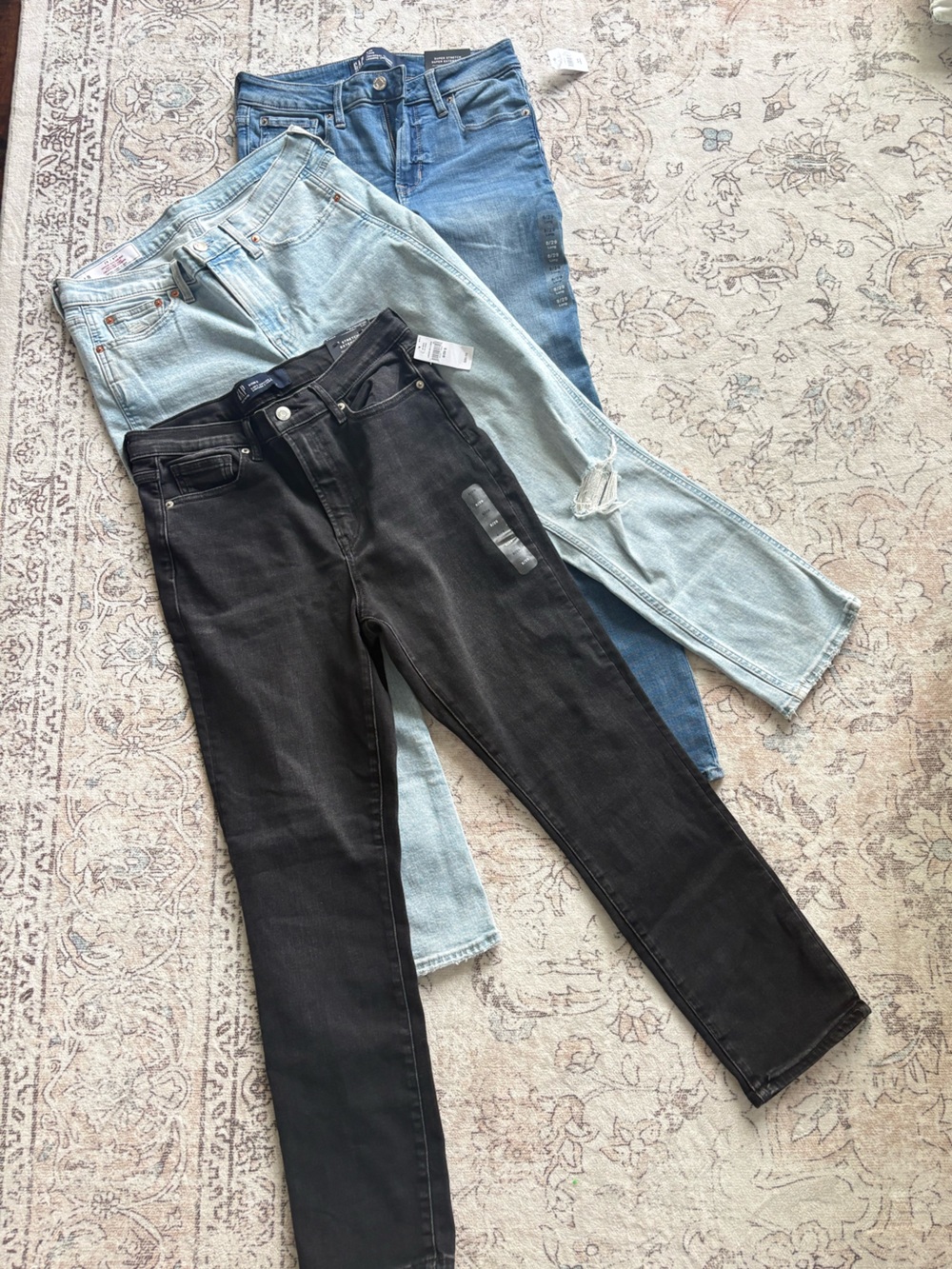 3 Pairs of GAP Women’s Straight Leg Jeans - Black, Light Blue, Medium Blue -m
